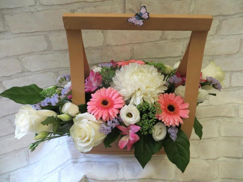 Композиция в деревянном ящике Аристотель