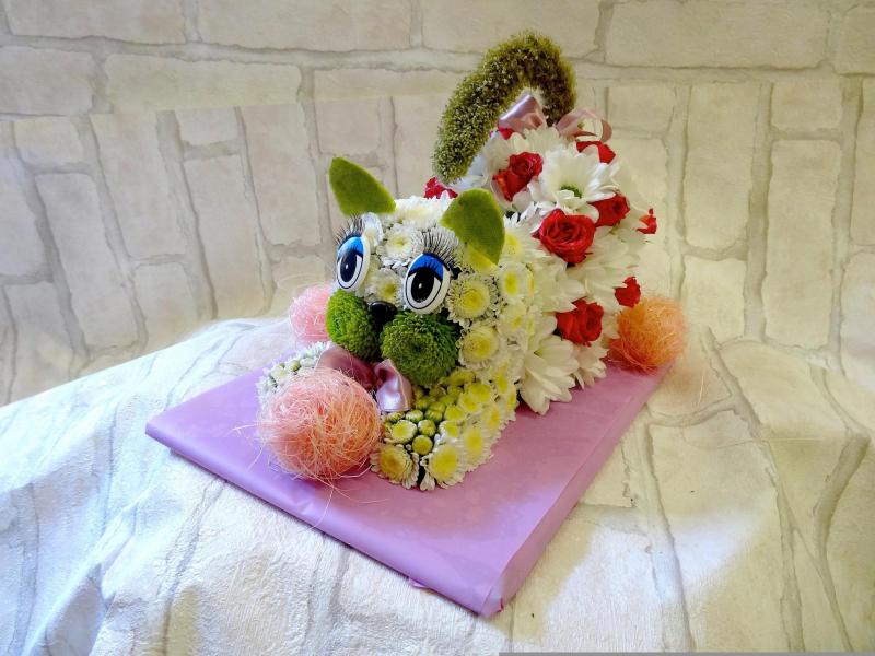 Букет фигурка из цветов детская Котик Фунтик