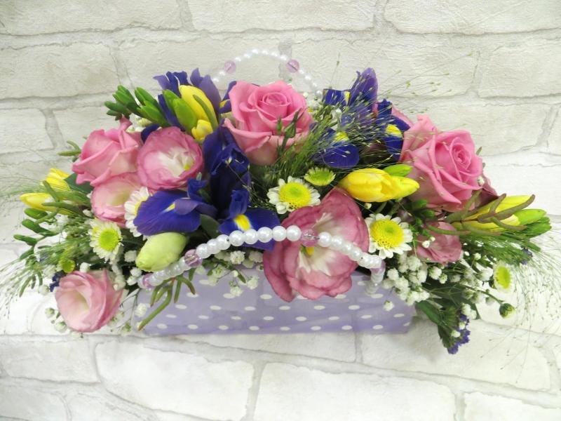 Цветы в корзине для учителя Мы Вас любим
