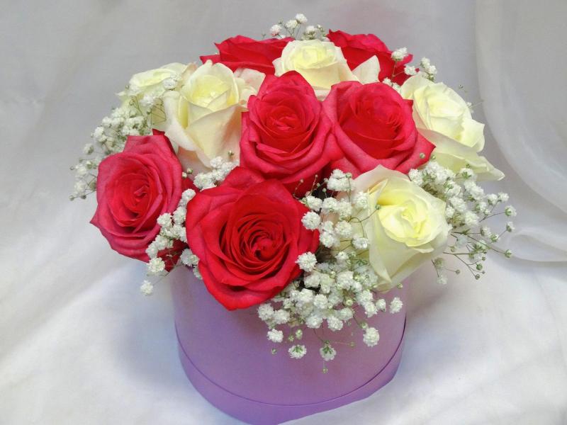 Шляпная коробка с розами Нежный трепет