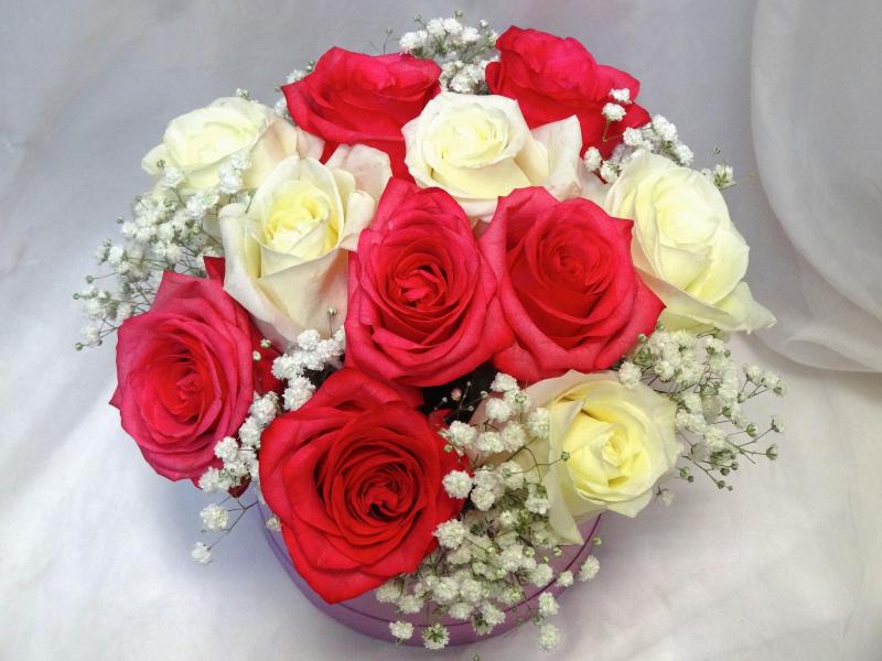 Шляпная коробка с розами Нежный трепет