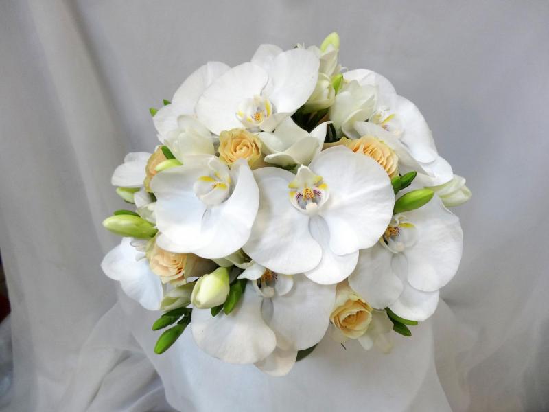Букет невесты из орхидей Снежок счастья