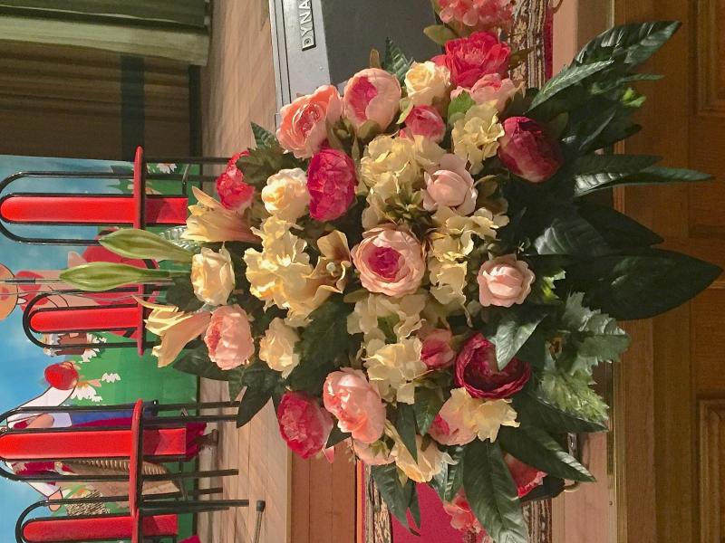 Цветы на официальные мероприятия Святой день 1 (Б)