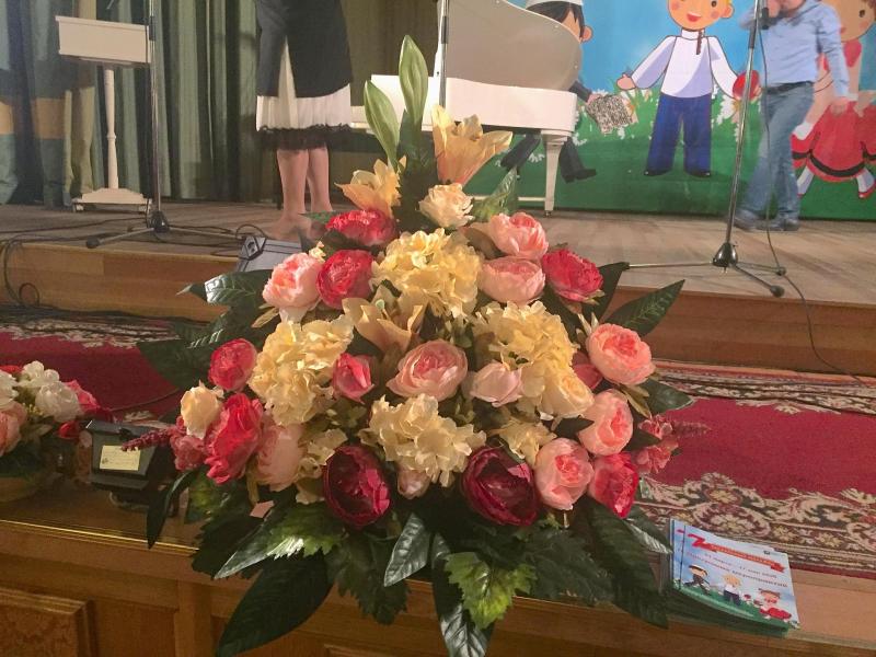 Цветы на официальные мероприятия Святой день 1 (Б)