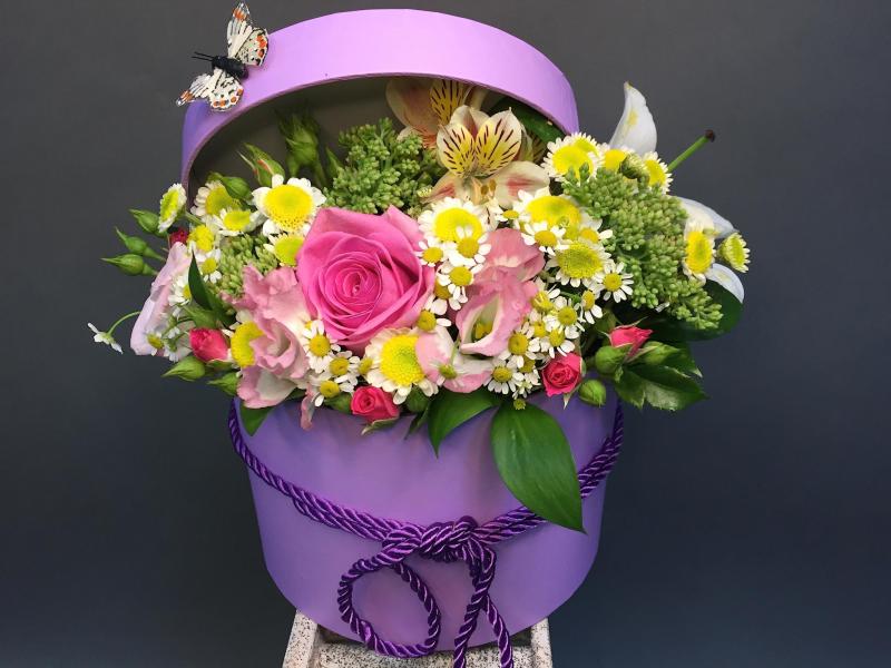Цветы в шляпной коробке Радуйся жизни