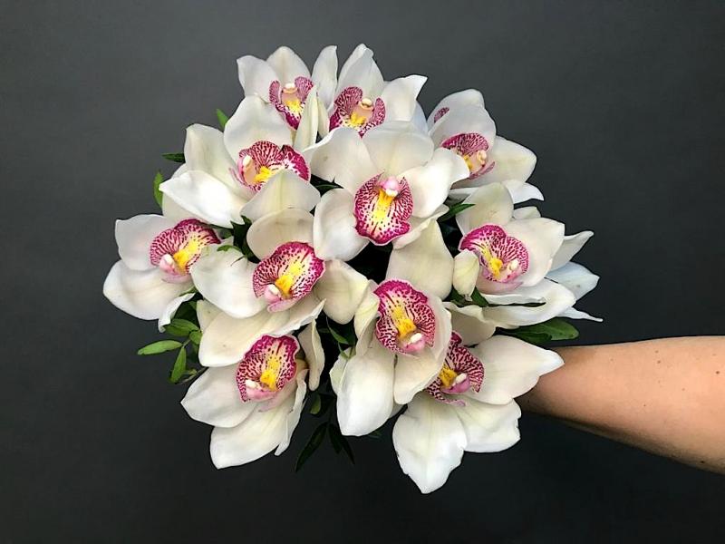 Свадебный букет из орхидей Цвет любви