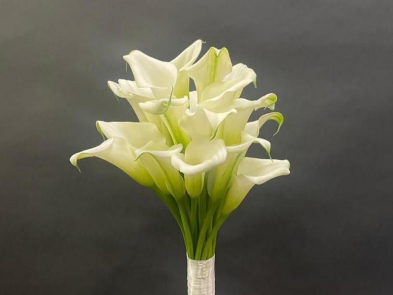  Свадебный букет из калл Чаша счастья