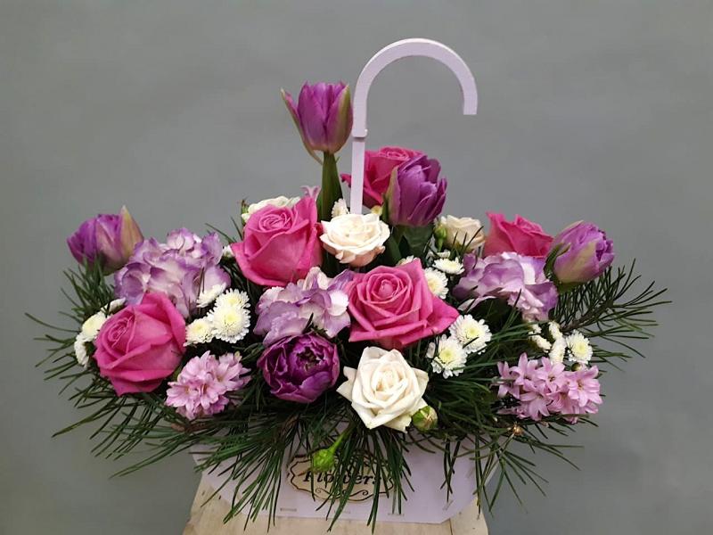 Цветы для любимой в деревянном ящике Розовое настроение