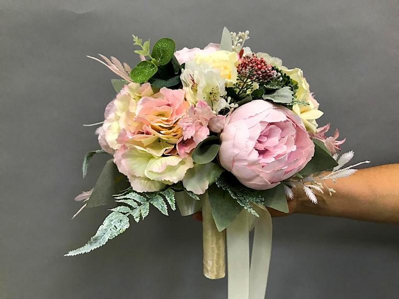 Букет невесты из искусственных цветов Незабываемый