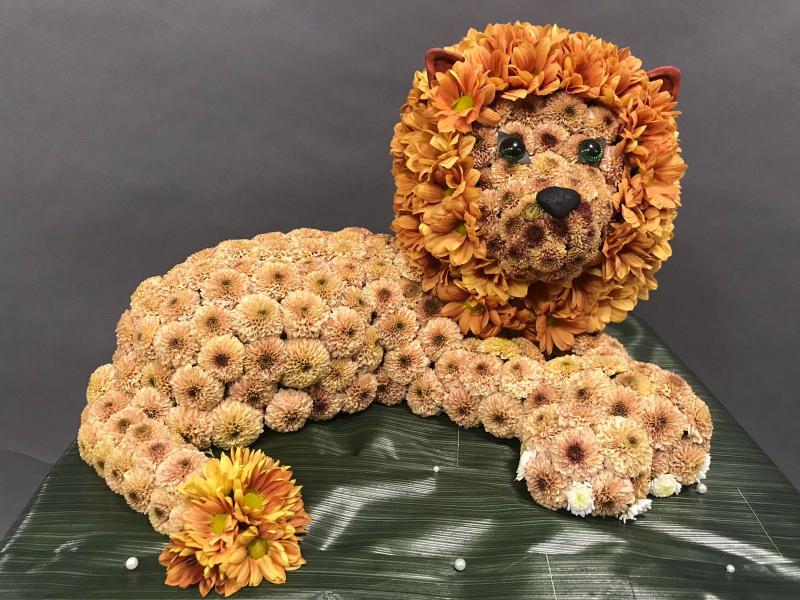 Лев проснулся Игрушка из цветов