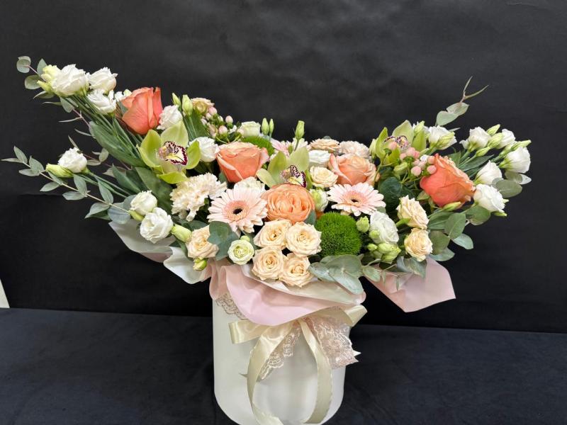 Цветы в коробке Сердце стучит и молит 