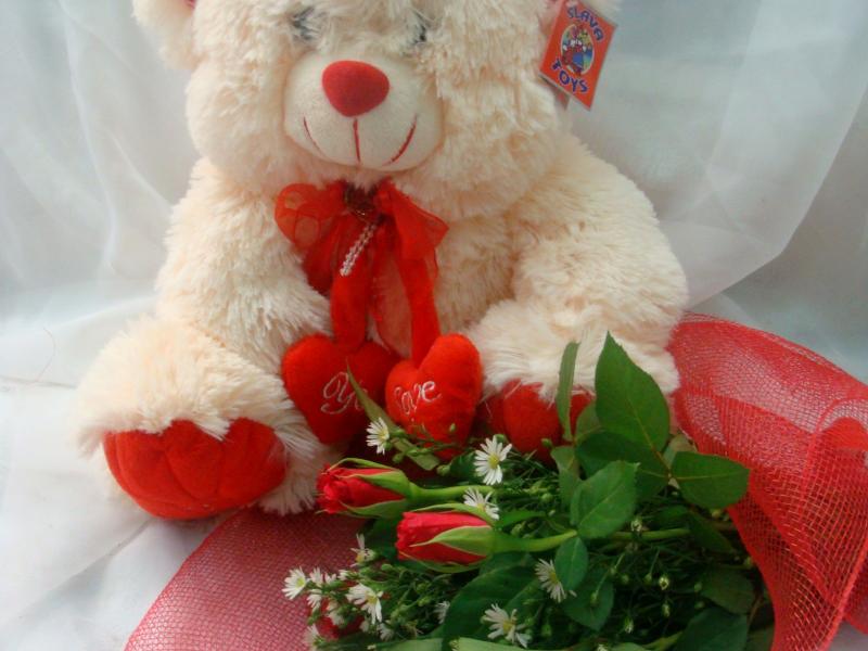 Цветы к 14 февраля С белым медведем