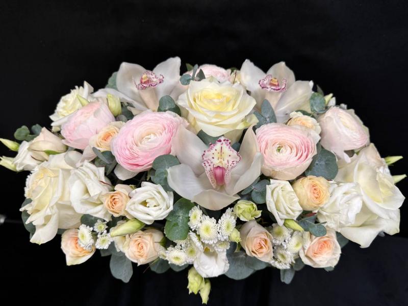 Композиция из живых цветов Тепло в отношениях