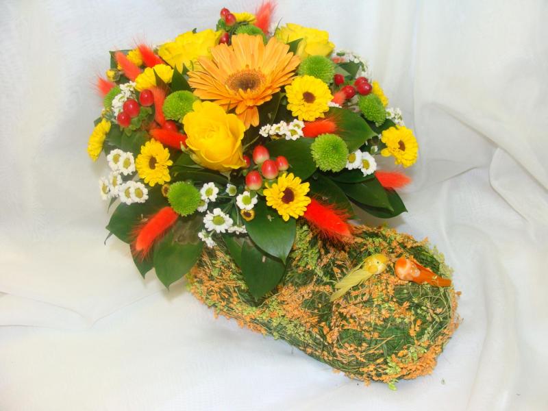 Композиция из цветов Разноцветны валенки