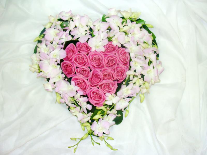 Сердце из цветов на 14 февраля Волшебнице сердца