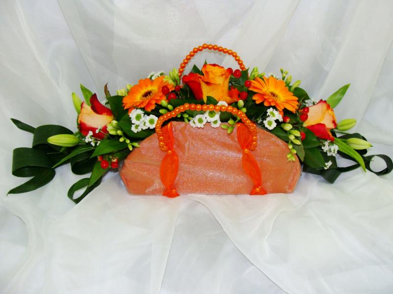 Композиция с цветами Сумочка с цветами 8