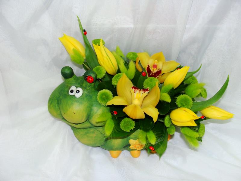 Композиция из цветов Гусеница