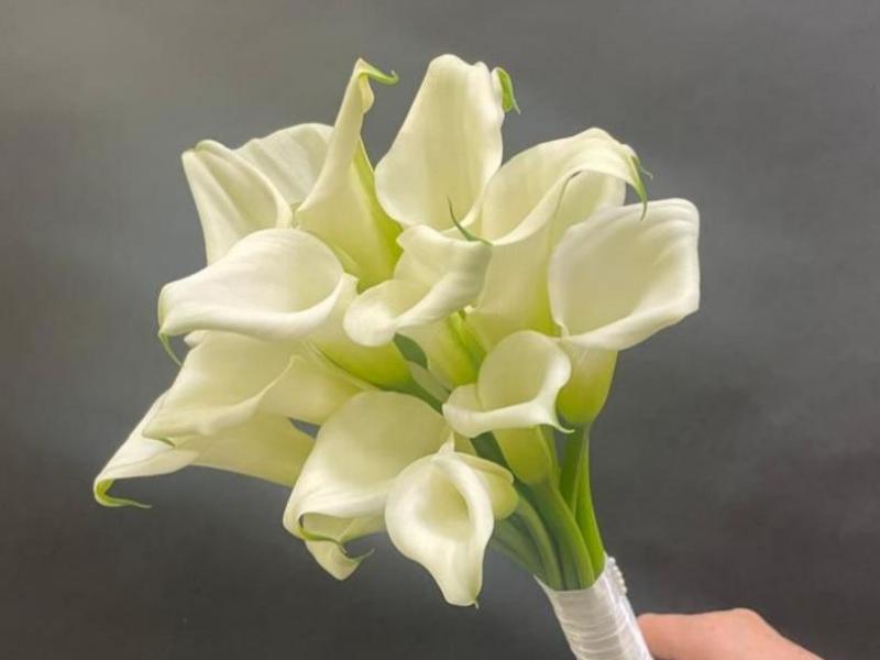  Свадебный букет из калл Чаша счастья