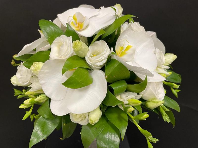 Свадебный букет с орхидеями Белая легенда