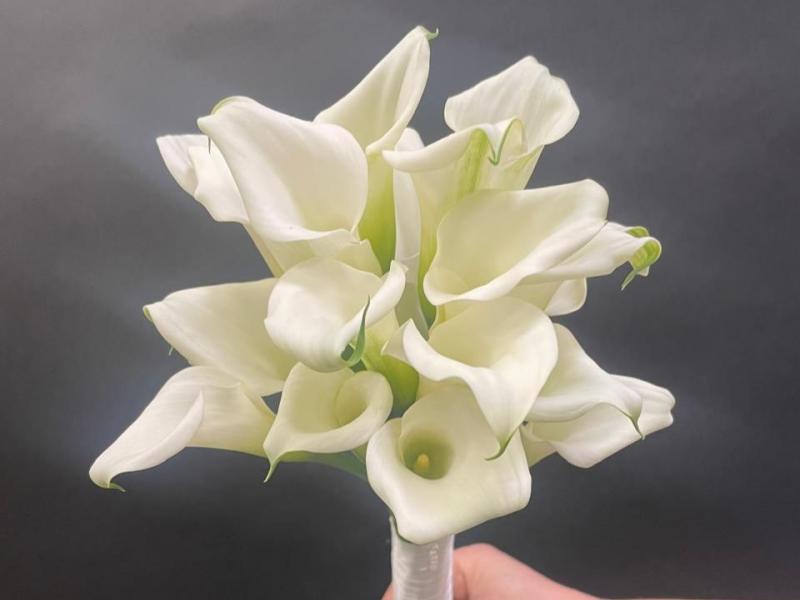  Свадебный букет из калл Чаша счастья