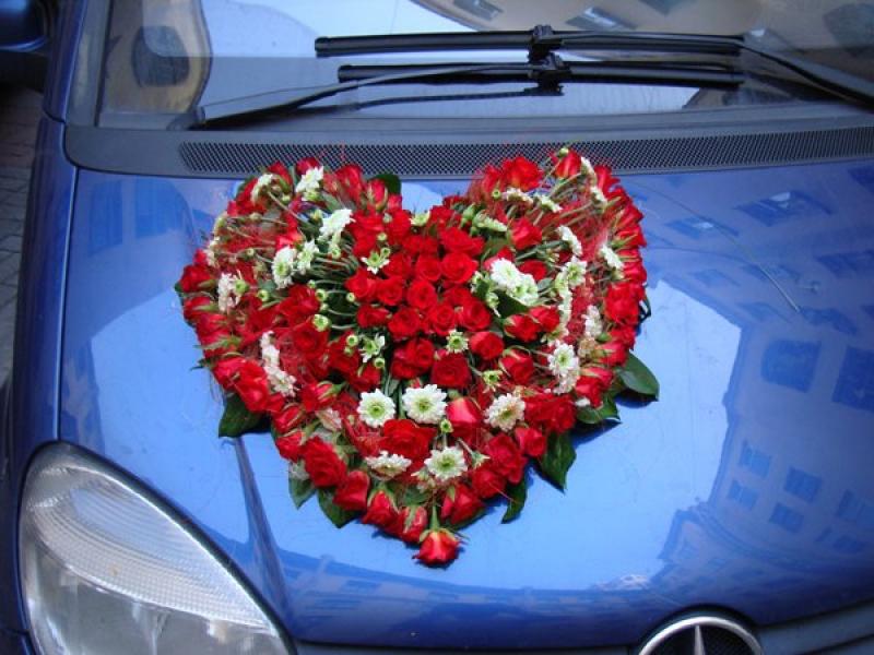 Цветы для украшения машины на свадьбу Красный барон