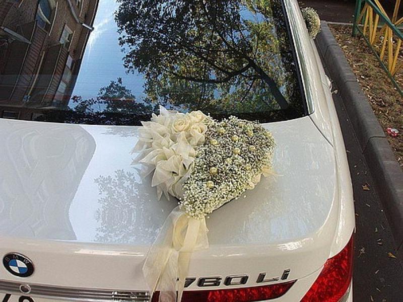 Цветы для украшения машины на свадьбу Млечность