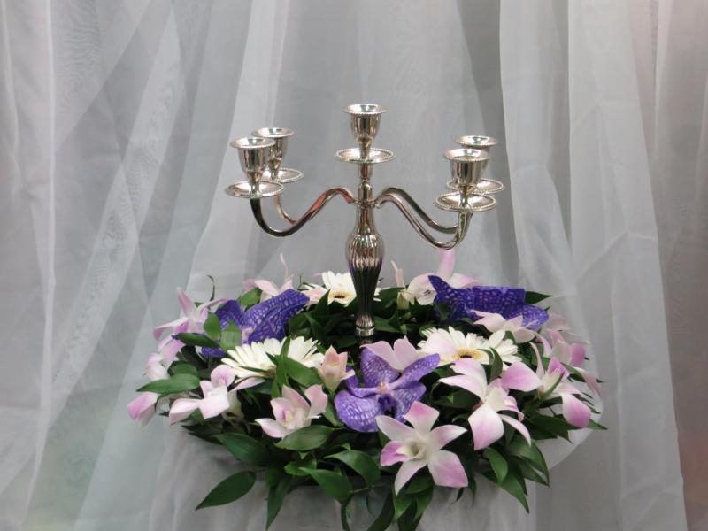 Композиция из цветов Венок подсвечник