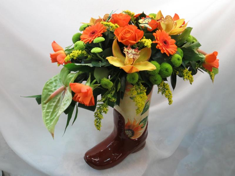 Композиция из цветов Сапожок героя