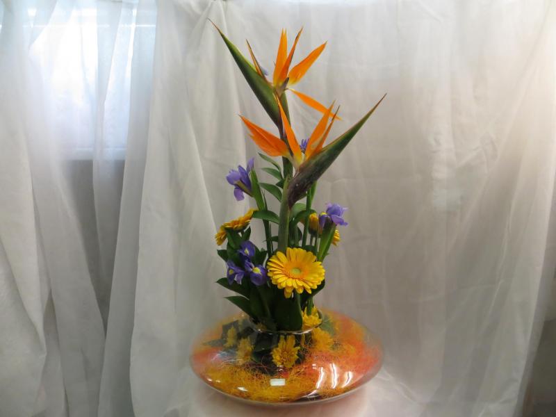 Композиция из цветов на юбилей.В небеса