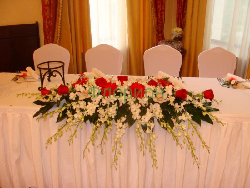 Композиция из цветов Президент отель