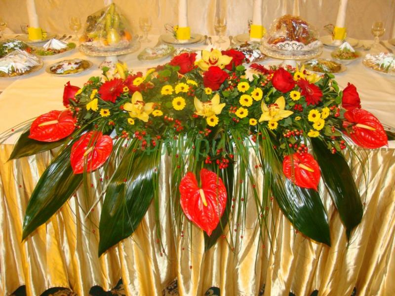 Композиция из цветов Красное золото