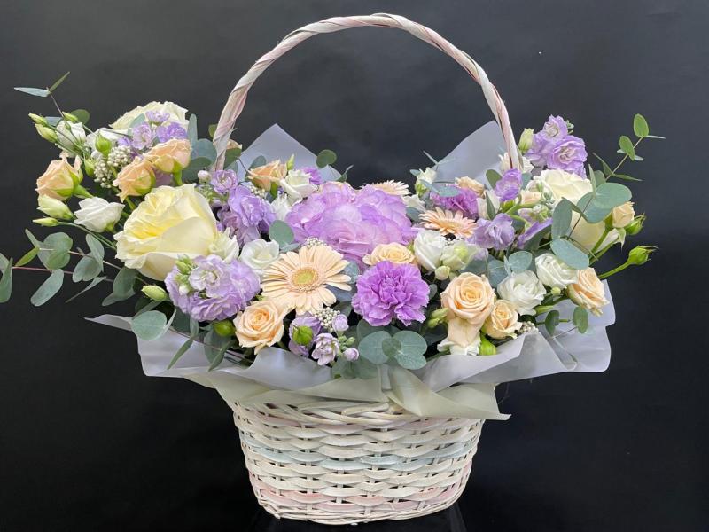 Корзина цветов Открытая к добру