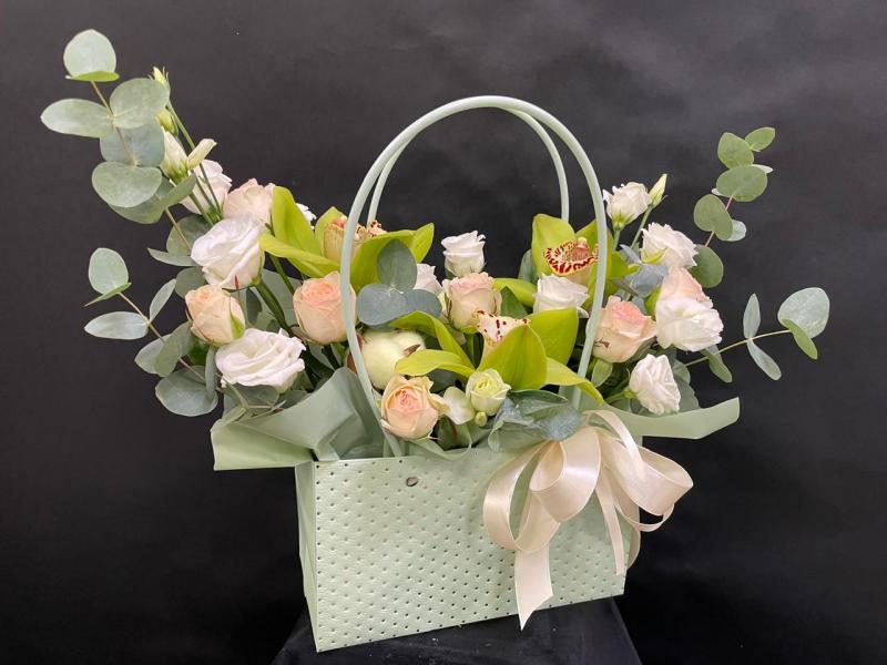 Цветы в сумочке Лето по лугам бродило