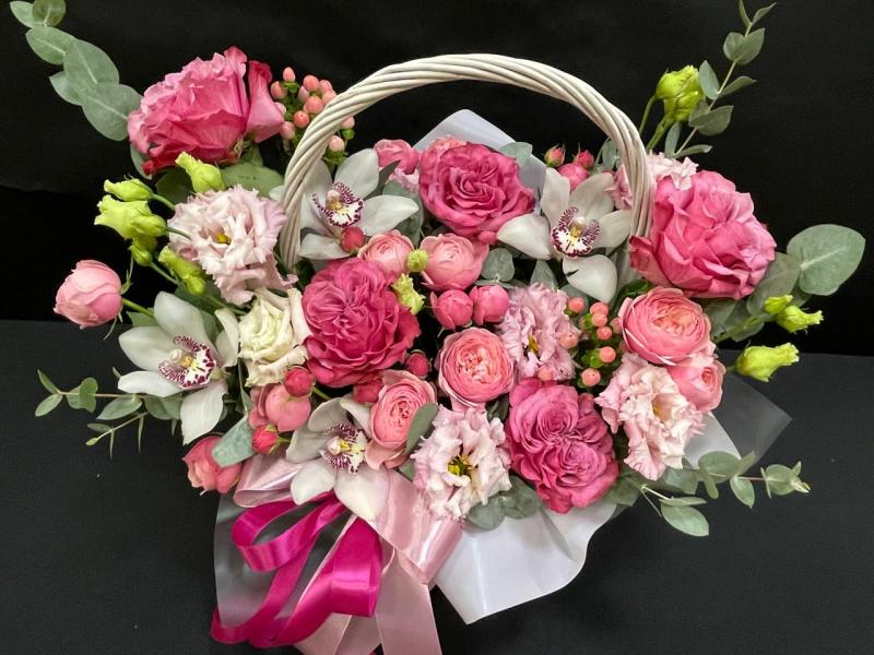 Корзина из цветов Любовь на вкус бывает разной