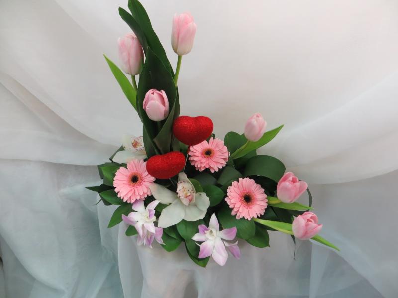 Композиция из цветов Дорога любви