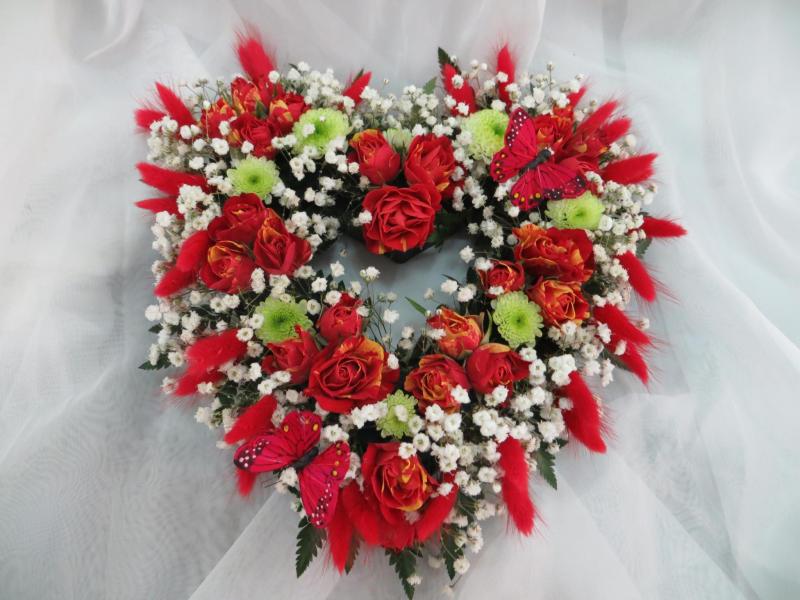 Композиция из цветов Искры сердечной любви