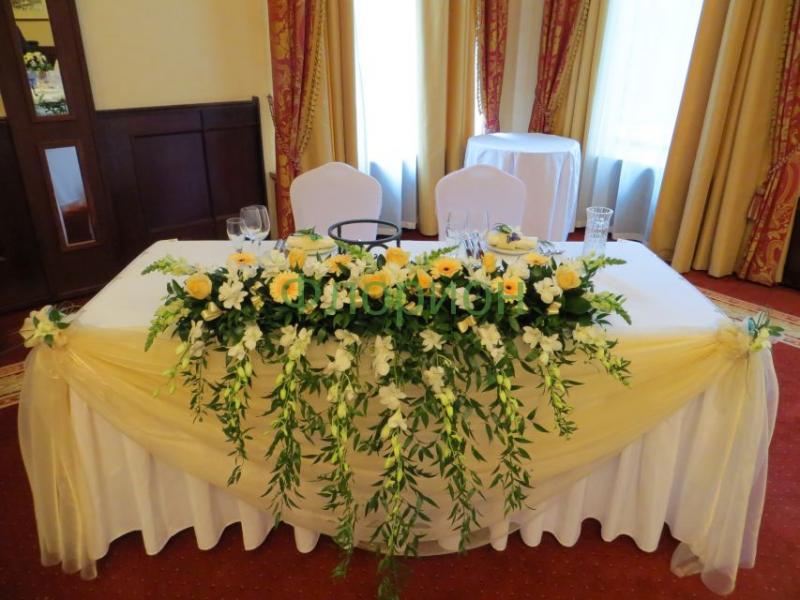 Цветы для украшения свадебного стола ламбрекен Дубрава