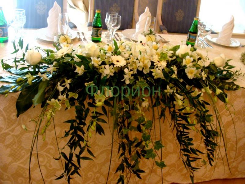 Композиция для свадебного стола Белые розы