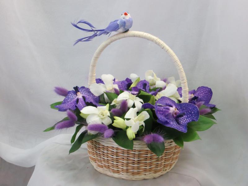 Корзина из живых цветов Сиреневая