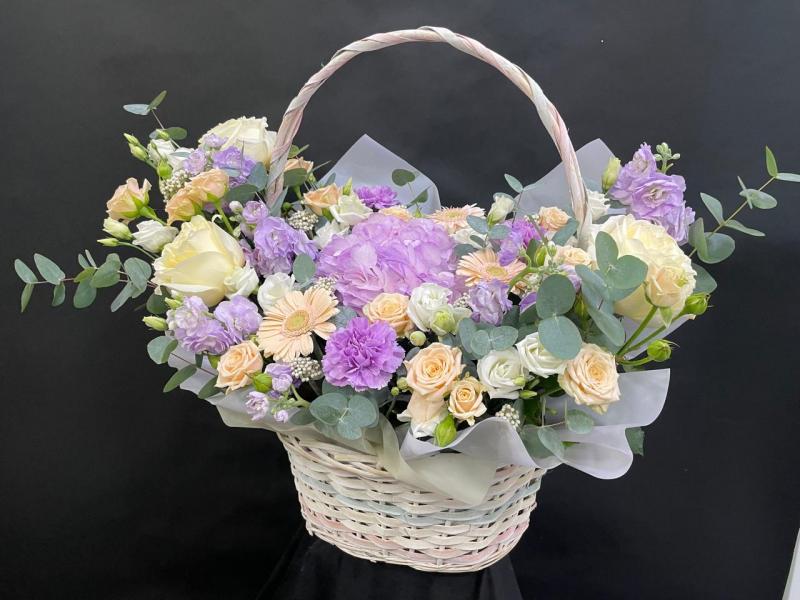 Корзина цветов Открытая к добру