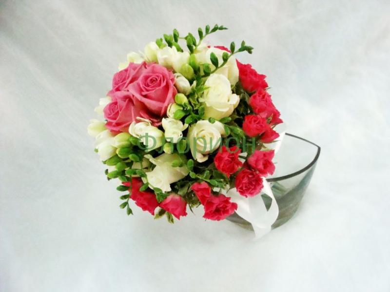 Свадебный букет с розами Красно-белый