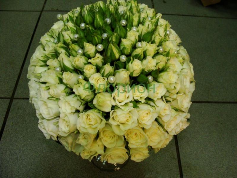 Круглый букет невесты из роз Белый