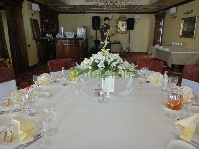 Композиция на гостевой стол Белый арамис