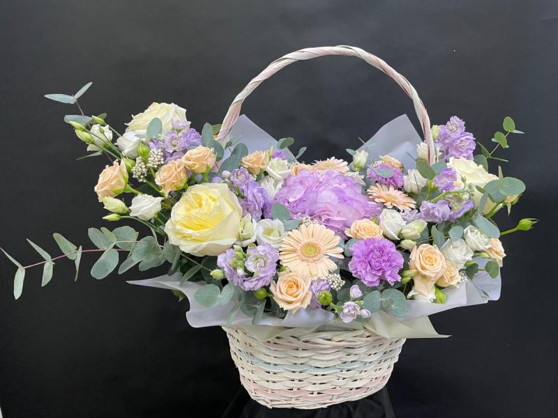 Корзина цветов Открытая к добру