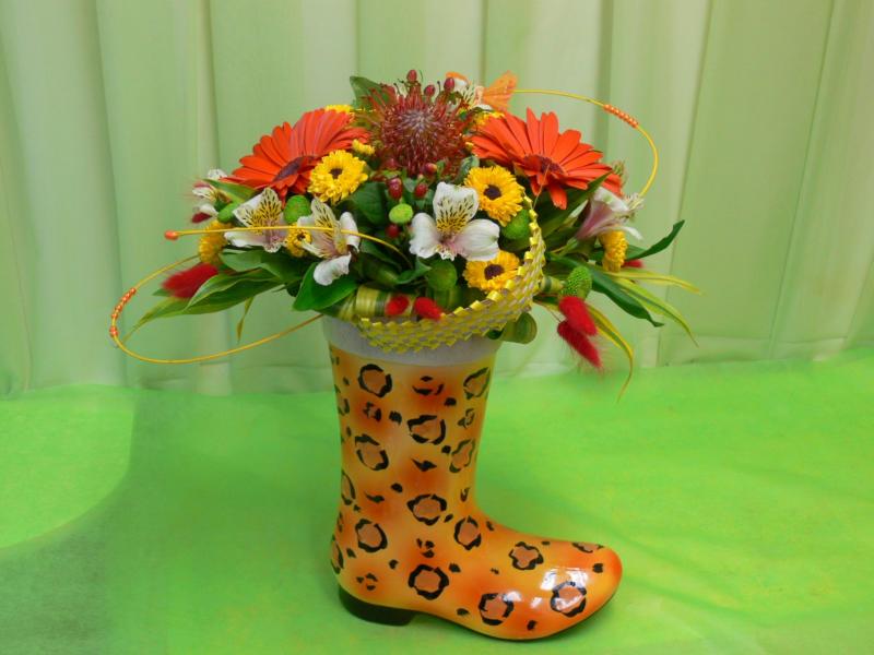Композиция из цветов Ваза-сапожок Марина