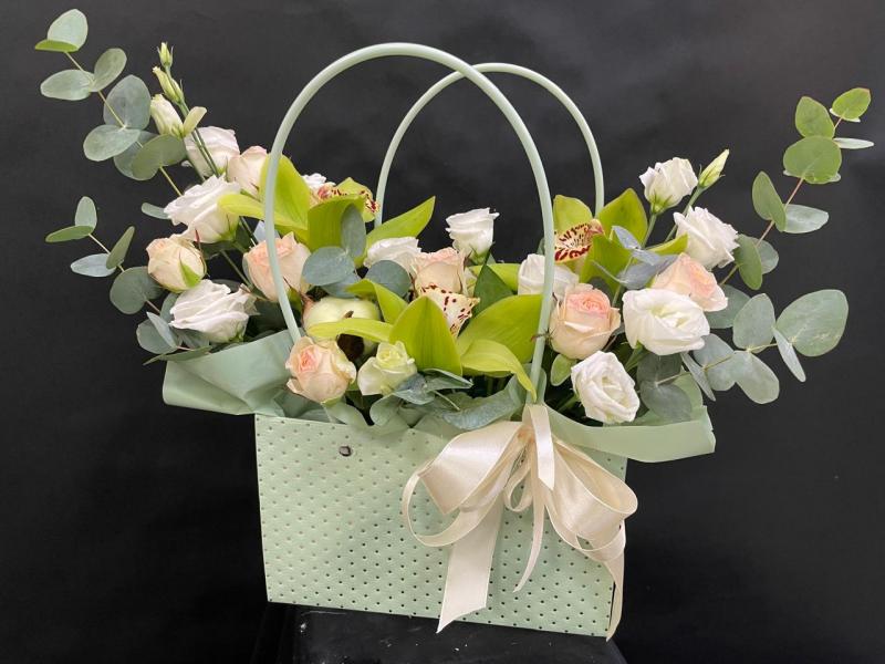 Цветы в сумочке Лето по лугам бродило