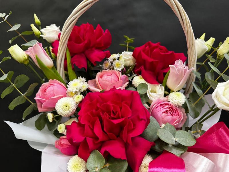 Корзина из цветов Яркий день