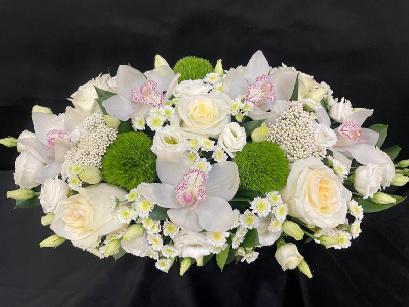 Цветы на ресепшн Озаряет чудным светом