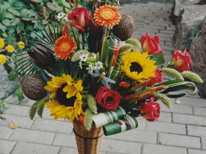 Композиция в напольной вазе Андрей