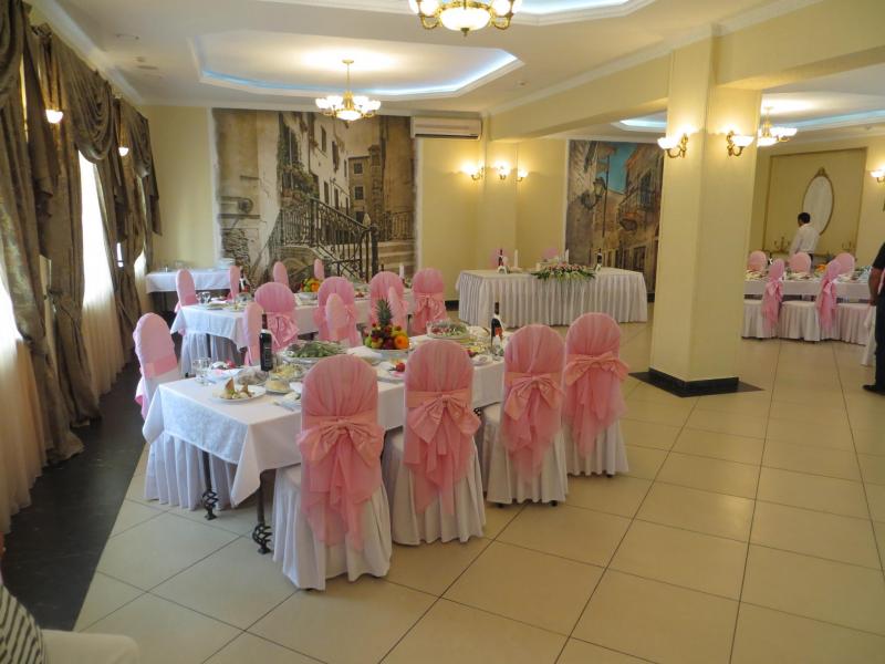 Цветы для оформления свадебного зала. Ресторан Ахиллес (Б)